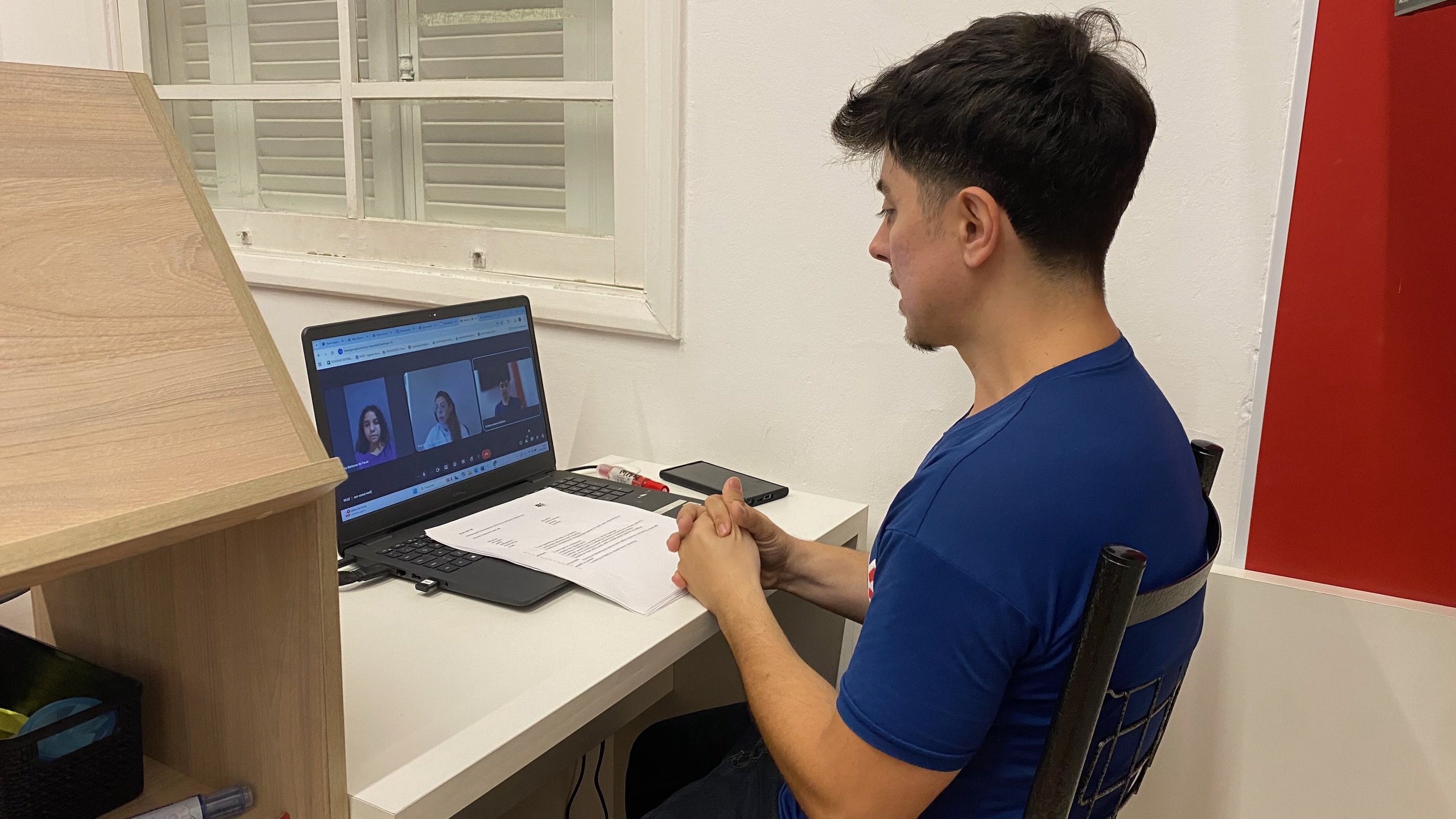 Professor Rusty em aula online